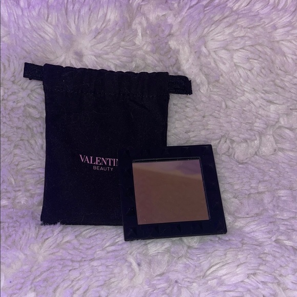 Black Compact Mirror Valentino mirror with rubber sides with semi studs NWOT - Picture 3 of 4